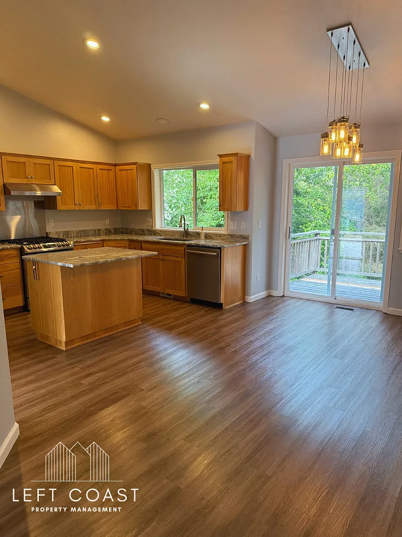 6106 Northeast Oar Drive - 1 — Photo 1