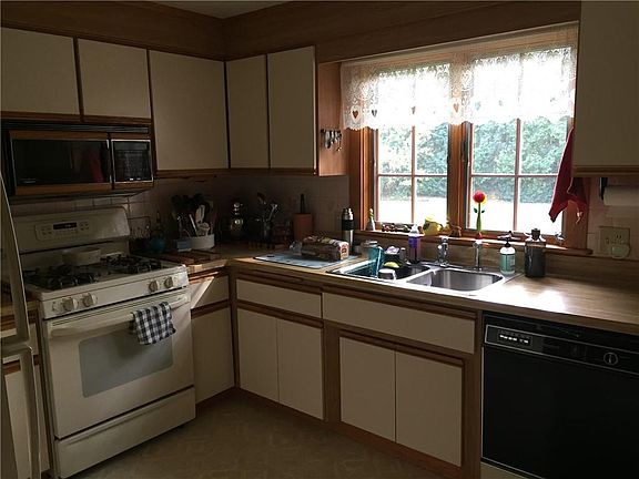 4th image of 74 Valley View Dr
