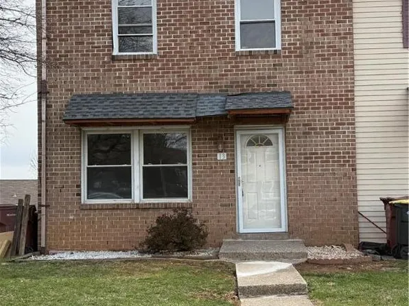 13 Eisenhower Cir, Whitehall, PA 18052