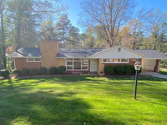 3rd image of 102 Forest Rd