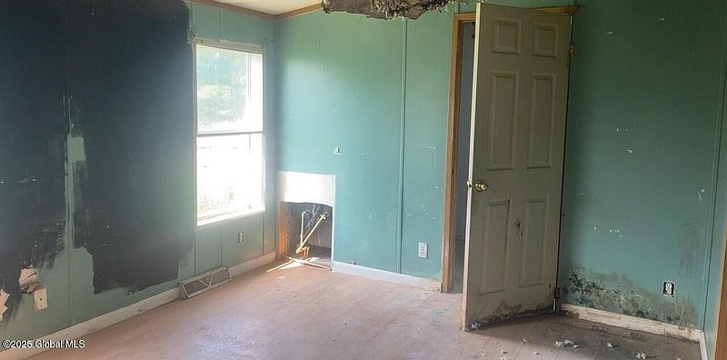 4th image of 714 W Valley Road