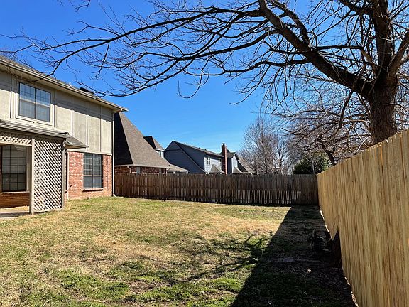 Rear of house - large back yard (old paint)