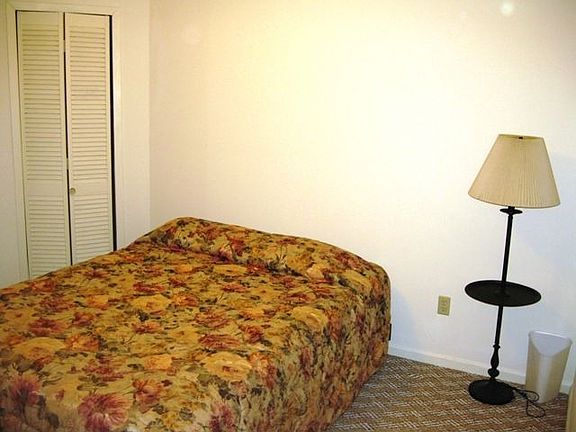 additional room in fin bsmt- ideal for office/playrm, etc