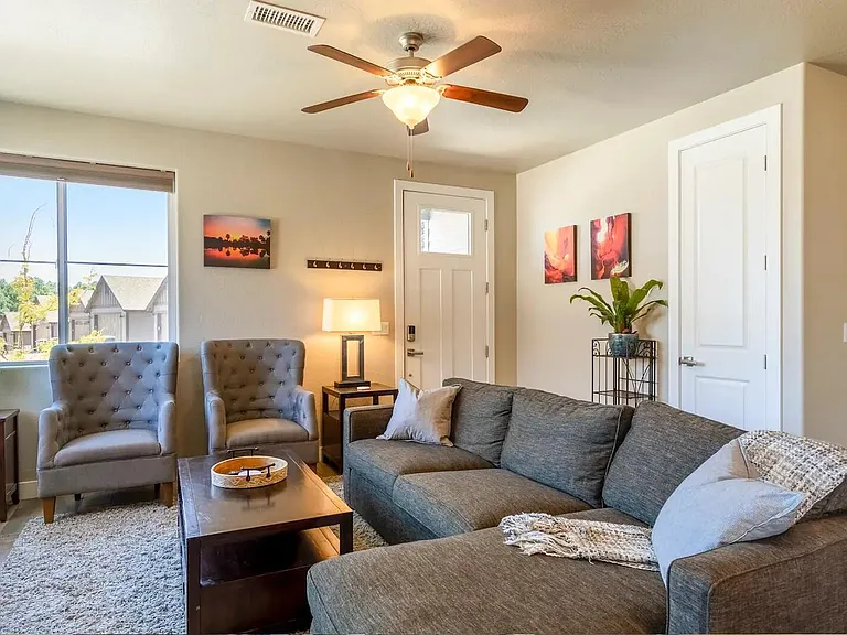 2556 W Clement Cir — Photo 11