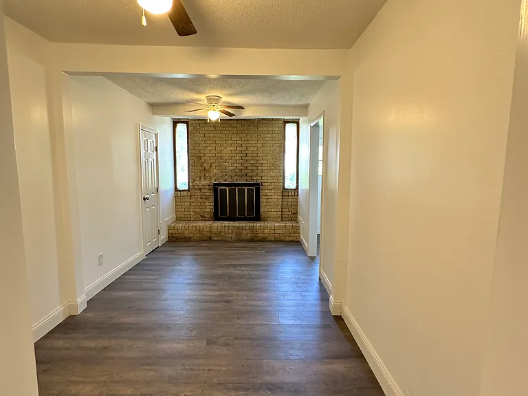 107 Wilkenson Dr NE — Photo 4