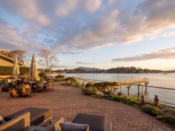 2450 Whidby Ln, Sidney, BC V8L 2K3