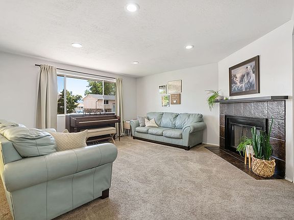 4th image of 2920 S Patricia Cir W