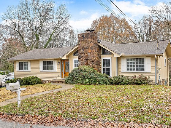3rd image of 730 Ashley Forest Dr