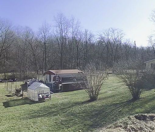 3rd image of 42460 Mount Hope Rd