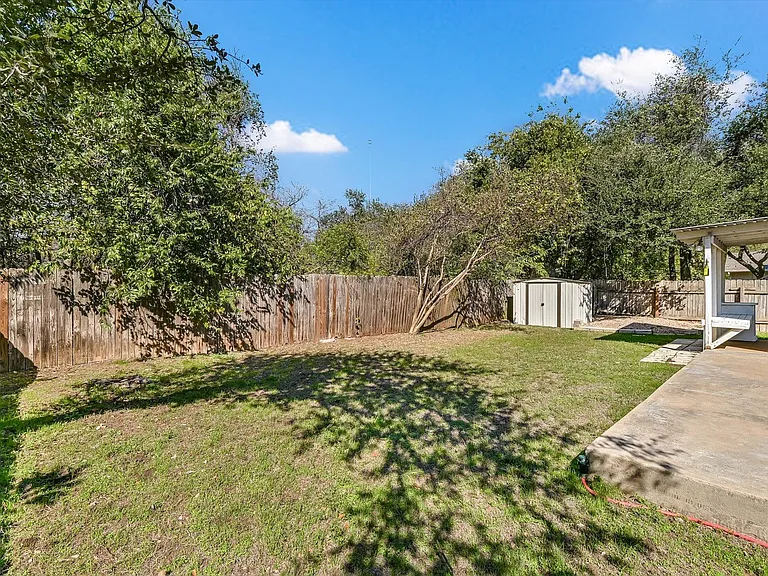6808 Luckenbach Ln — Photo 23