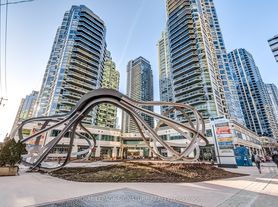 10 Yonge St