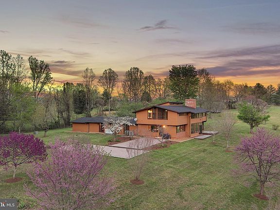 3rd image of 219 Tiger Valley Rd