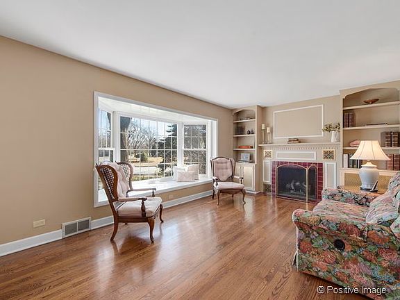 3rd image of 380 S Holly Ave