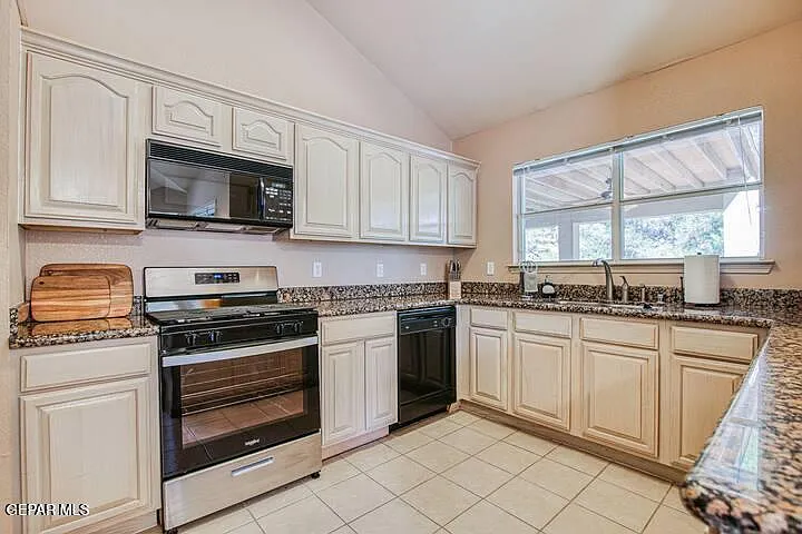 605 Rosinante Rd — Photo 2