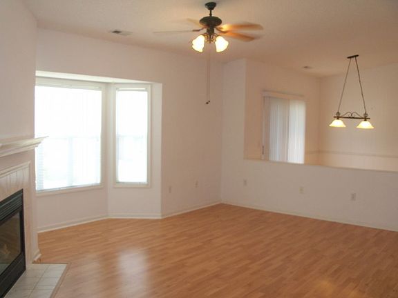 4th image of 4156 Breezewood Dr APT 101