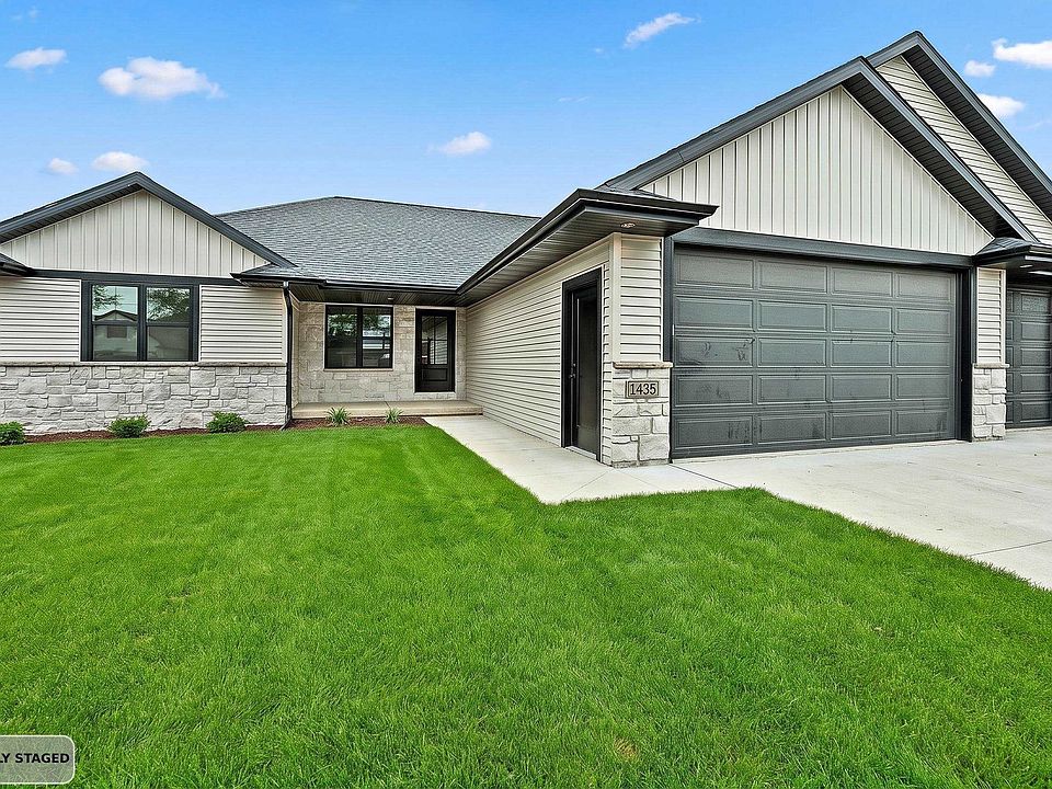 1st image of 1435 Crossroads Dr