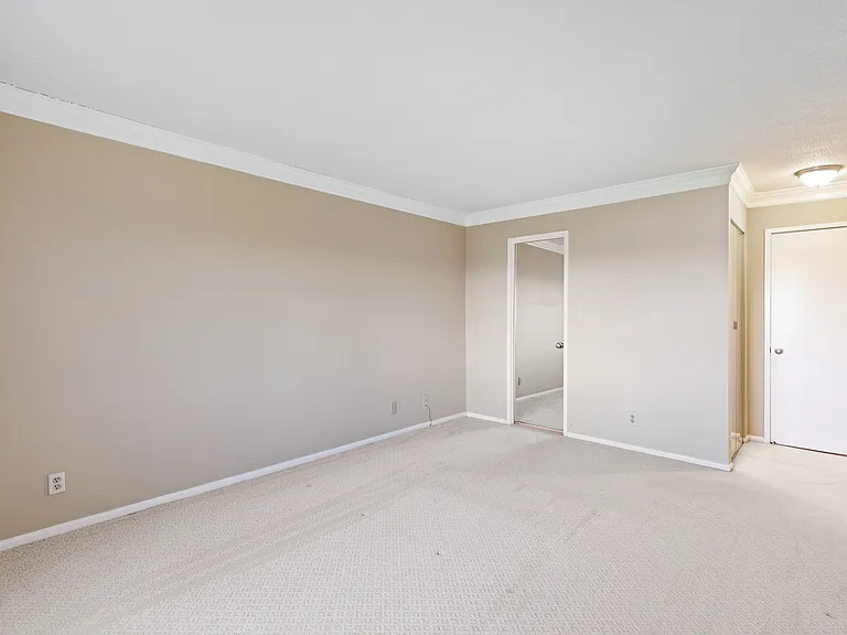 8370 Greensboro Dr #1004 — Photo 19