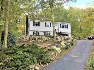28 Devonshire Dr, Waterford, CT 06385