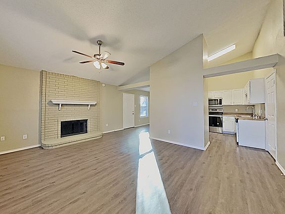 4th image of 4924 Green Hollow Dr