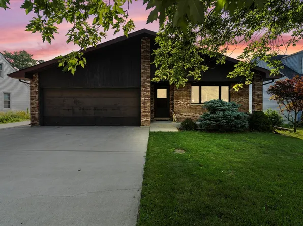 1327 Degener Ave, Elmhurst, IL 60126