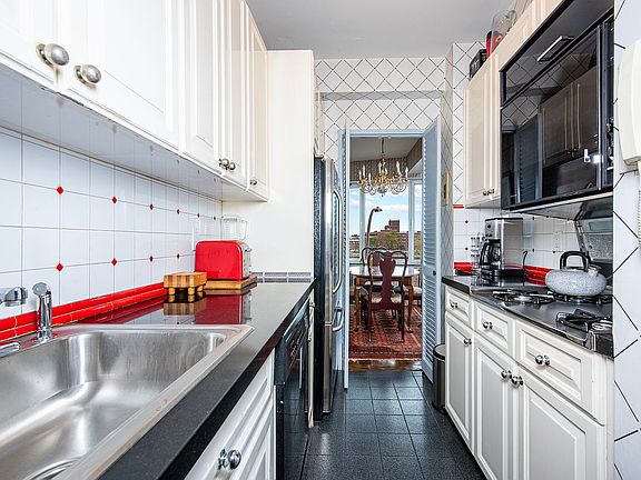 4th image of 45 E End Ave APT 2B