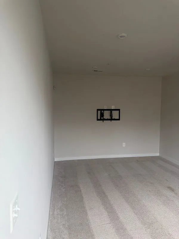 3 bed, 3.5 bath, 2700 sqft, $3,550 — Photo 3