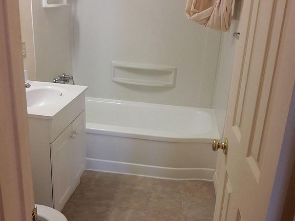 5th image of 1834 N Hollywood Way Unit B