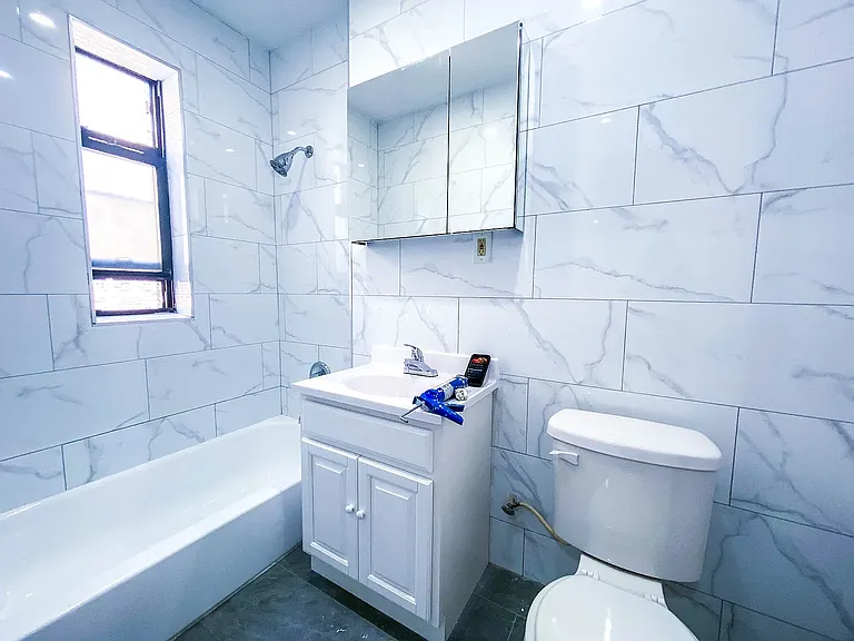 3111 Crescent St #D7 — Photo 9