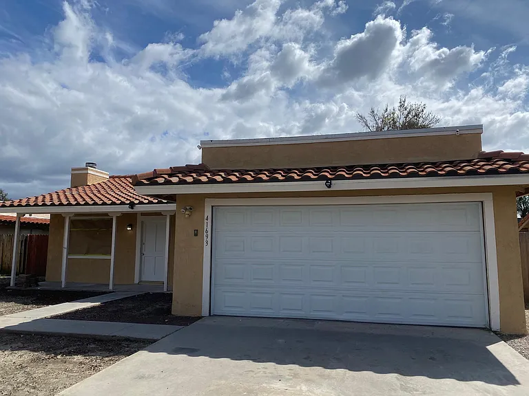 41693 Royal Palm Dr — Photo 2