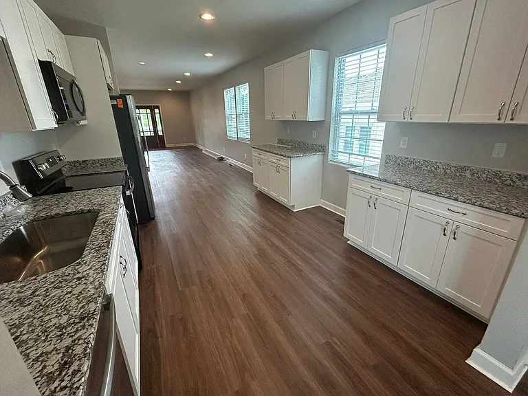 325 N Dean St — Photo 6