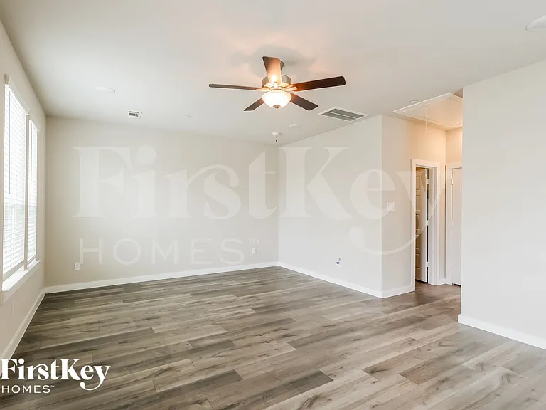 373 N Centro Cir — Photo 11