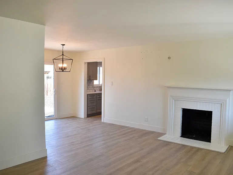 2454 Marcia Dr — Photo 2