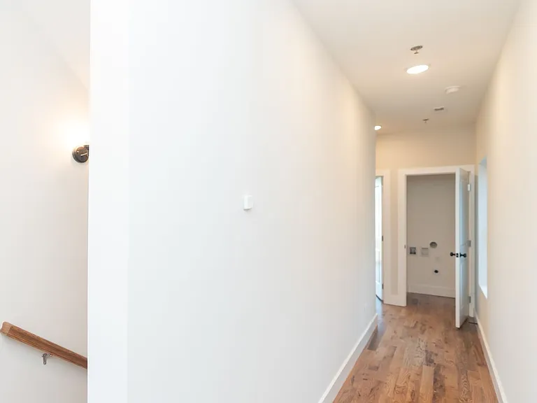 1039 Montague Pl — Photo 23