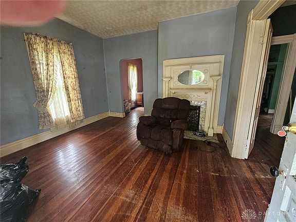 4th image of 741 Chestnut St
