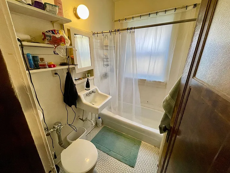 2636 N Oakland Ave — Photo 9