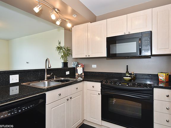 2nd image of 1640 Maple Ave APT 1108