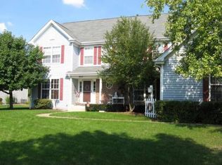 805 Deep Woods Ct, Grayslake, IL 60030