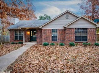 15 Green Oaks Cv, Maumelle, AR 72113