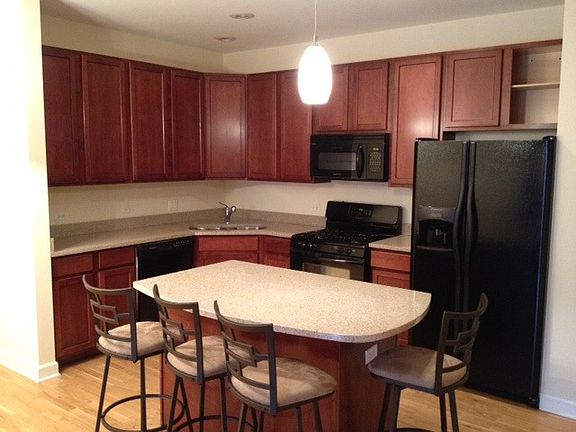 2nd image of 1124 Lake St Unit 513