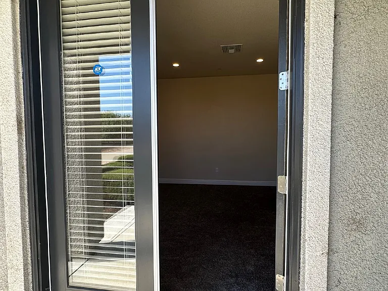 2494 Valdes Dr — Photo 6