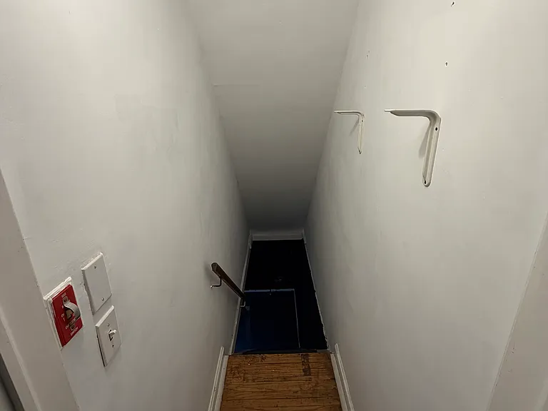 144 S Academy Ave — Photo 14