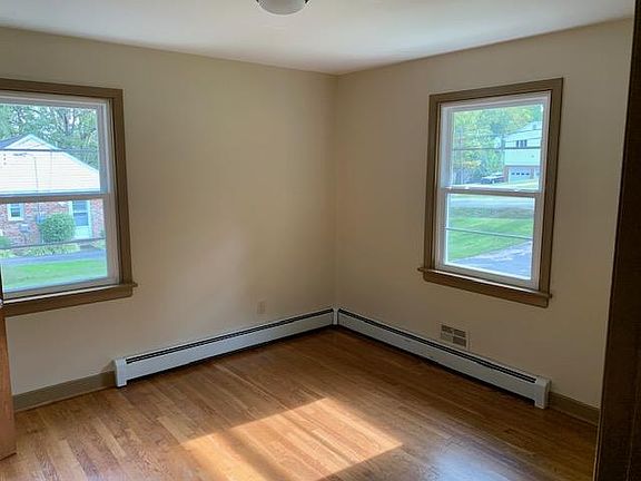 Master 11'-3 x 11'-3 with 1/2 bath (All windows do have blinds)