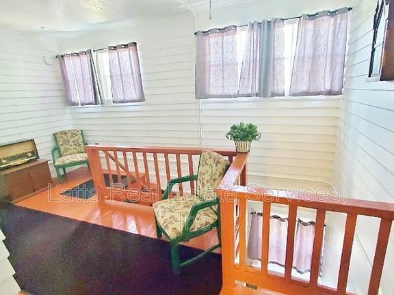 2nd image of 102B E Linden Ave