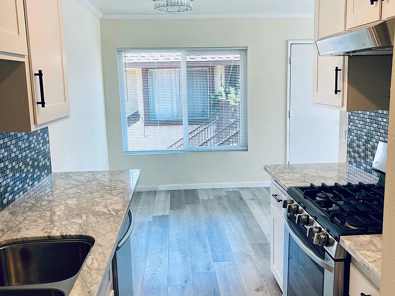 1129 N Barston Ave — Photo 3