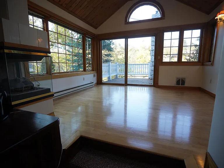2104 W Clarke Ave — Photo 13