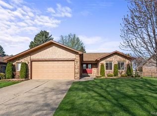 2238 Flanders Dr, Rochester Hills, MI 48307
