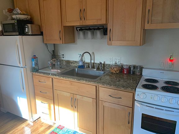 4th image of 381 Shepard Way NW