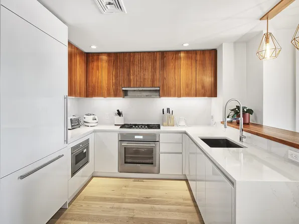 1000 Maxwell Lane image 3 of 23