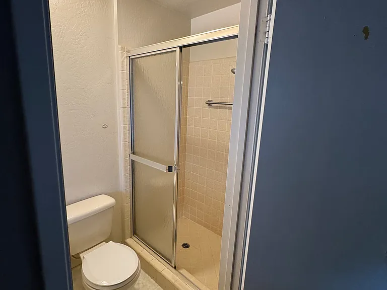323 Garden Ct — Photo 9