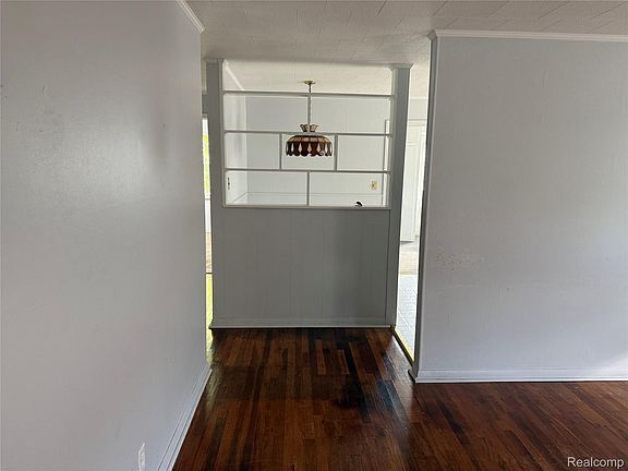 3rd image of 6198 Robindale Ave